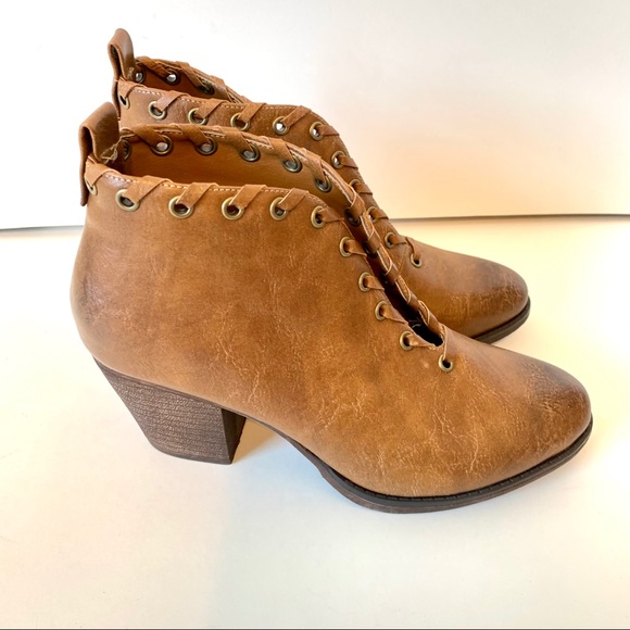 MATA Brown V-Cut Whipstitch Slip On Booties—SZ. 6 - Picture 4 of 14